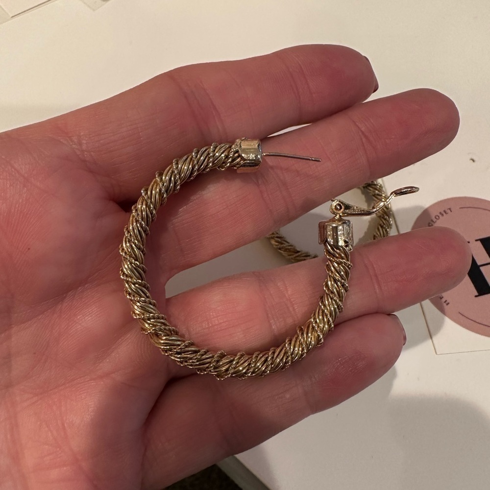 Large fun gold hoop earrings, clip - Picture 5 of 8
